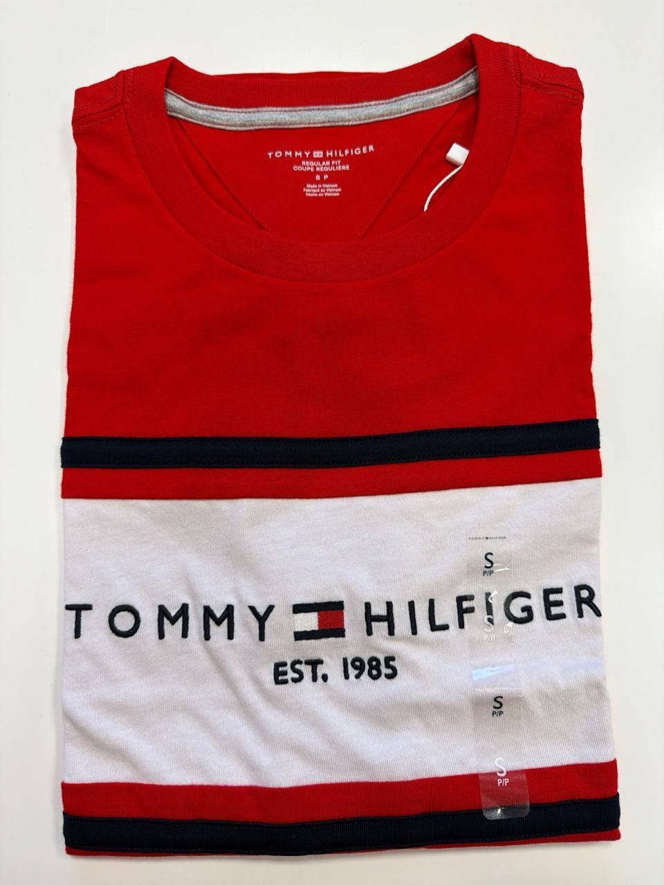 Camiseta Regular Fit Gola U com bordado