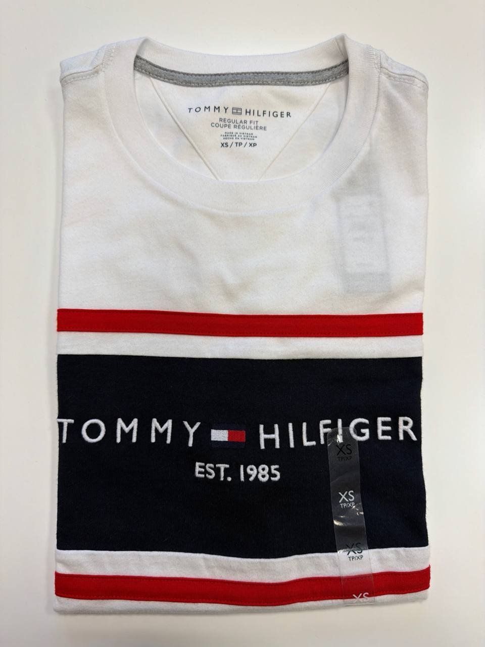 Camiseta Regular Fit Gola U com bordado