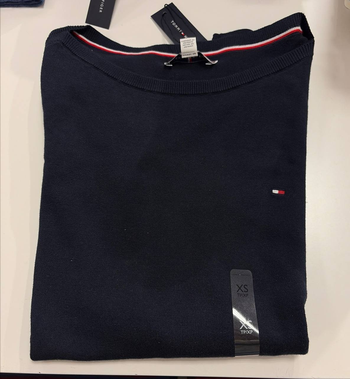 Blusa linha decote canoa manga longa