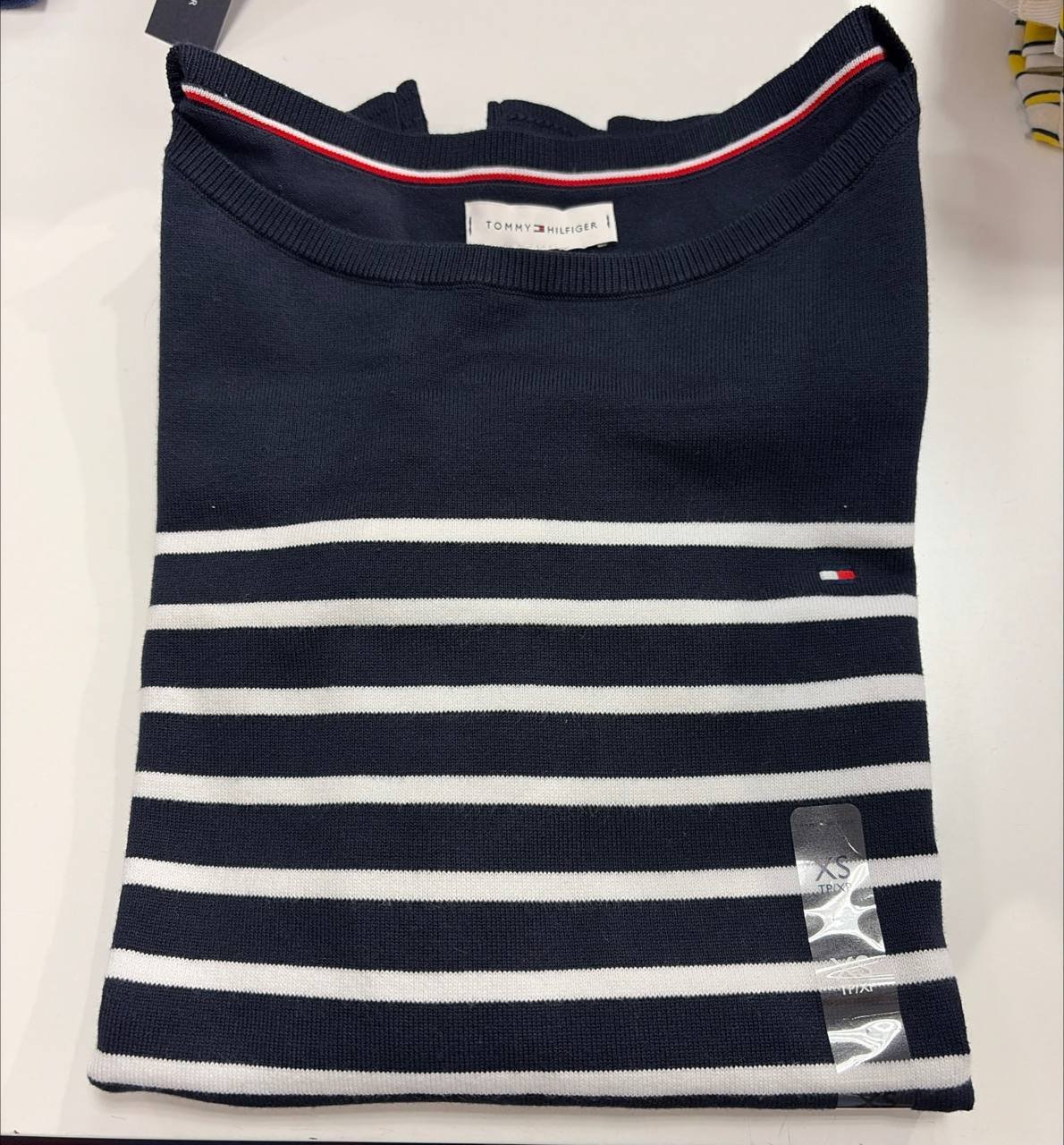 Blusa linha decote canoa manga longa