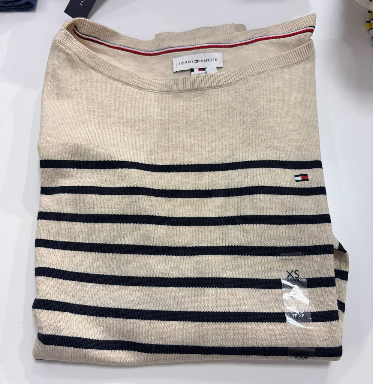 Blusa linha decote canoa manga longa