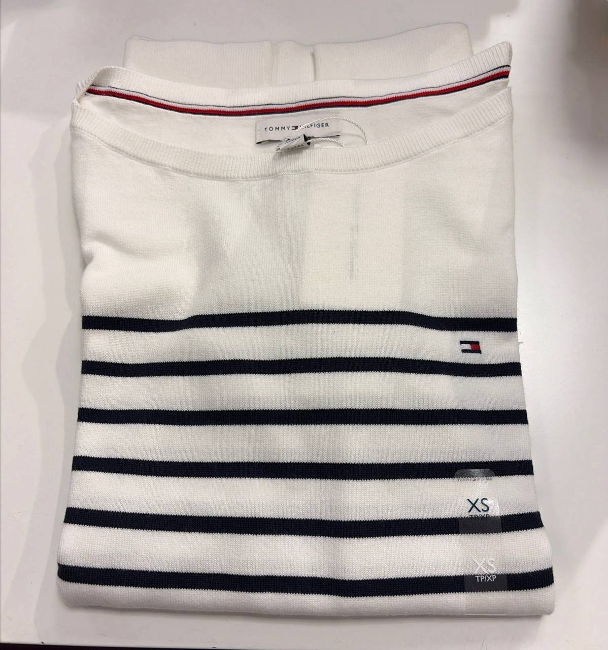 Blusa linha decote canoa manga longa
