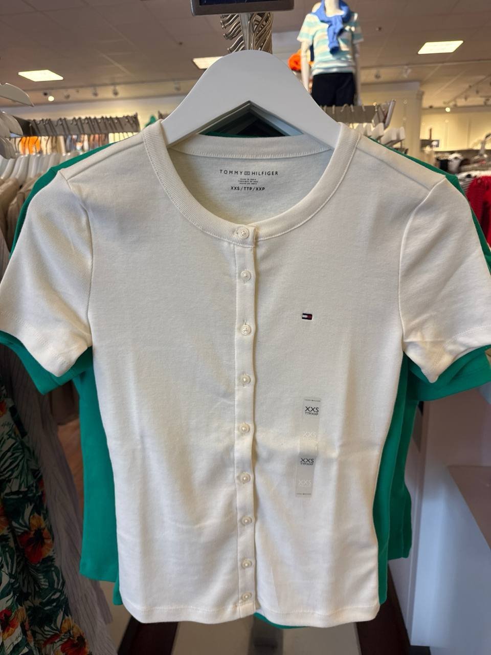 camiseta manga curta com botões