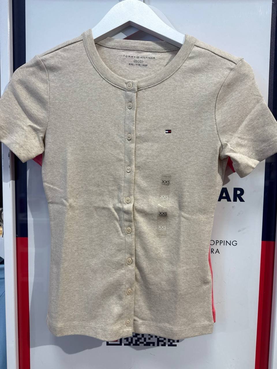 camiseta manga curta com botões