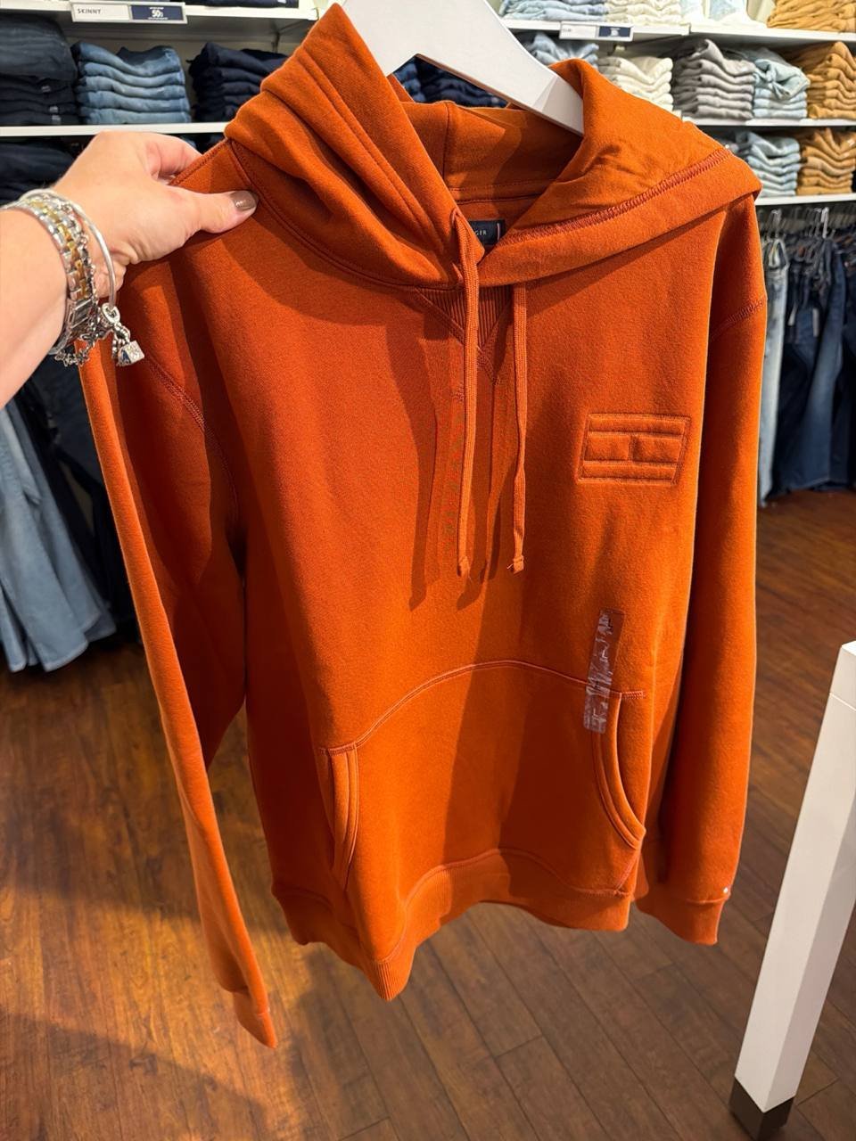 Blusa de moletom com fleece  e bordado