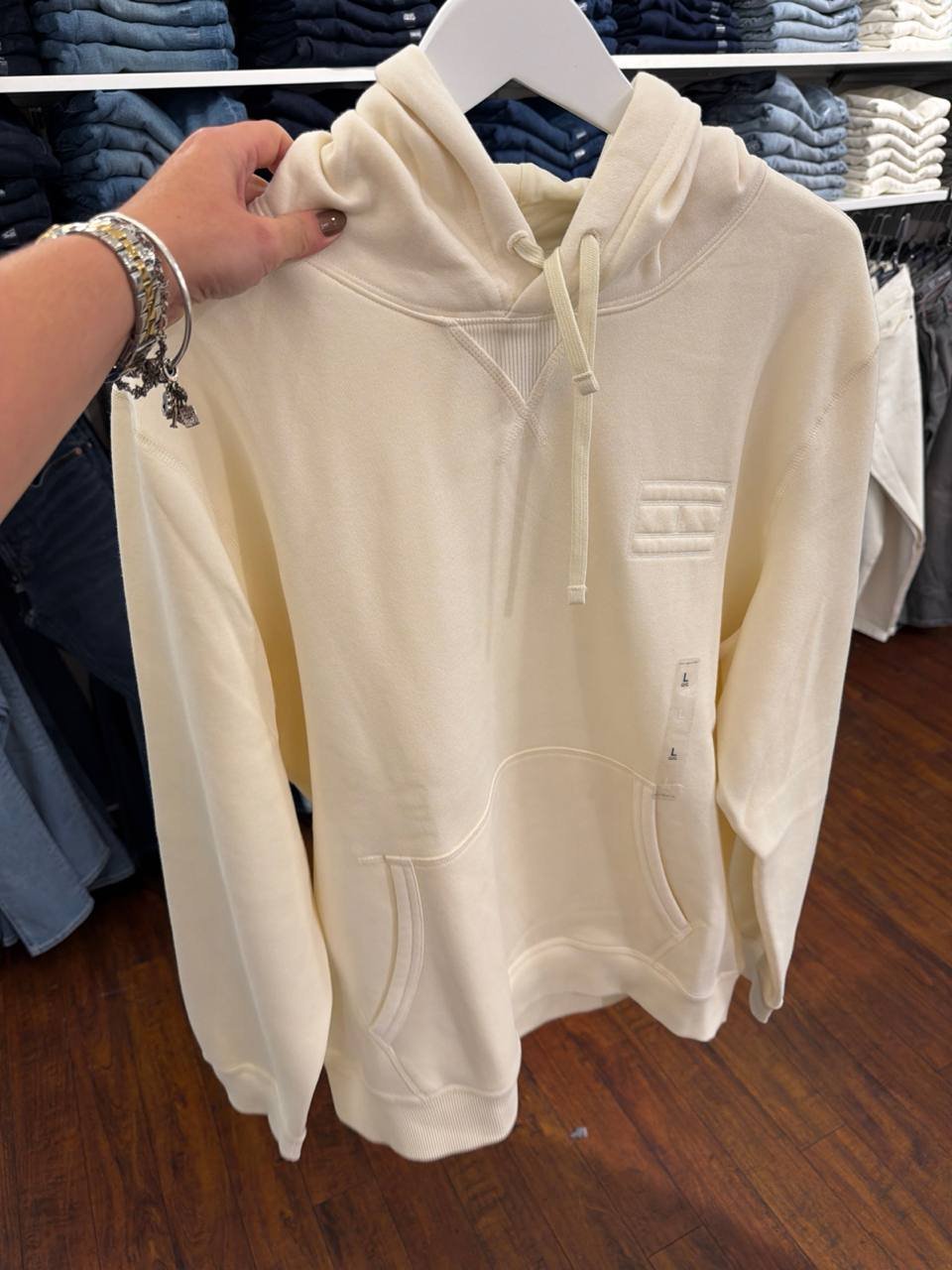Blusa de moletom com fleece  e bordado
