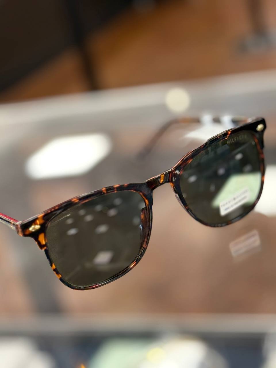 Óculos de sol com case