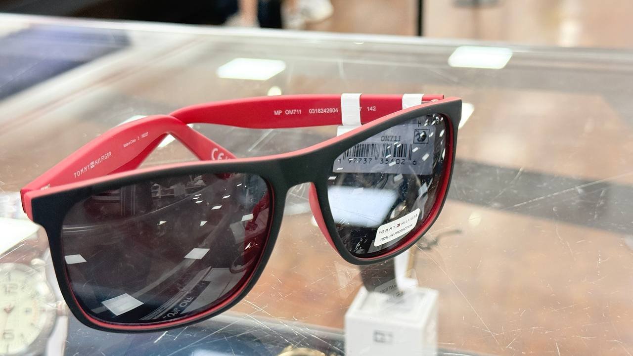 Óculos de sol com case