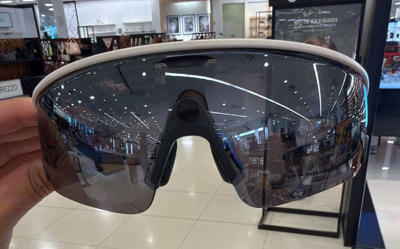 Oakley Wearable Dumm