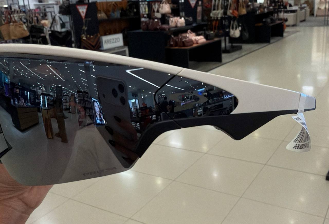 Oakley Wearable Dumm