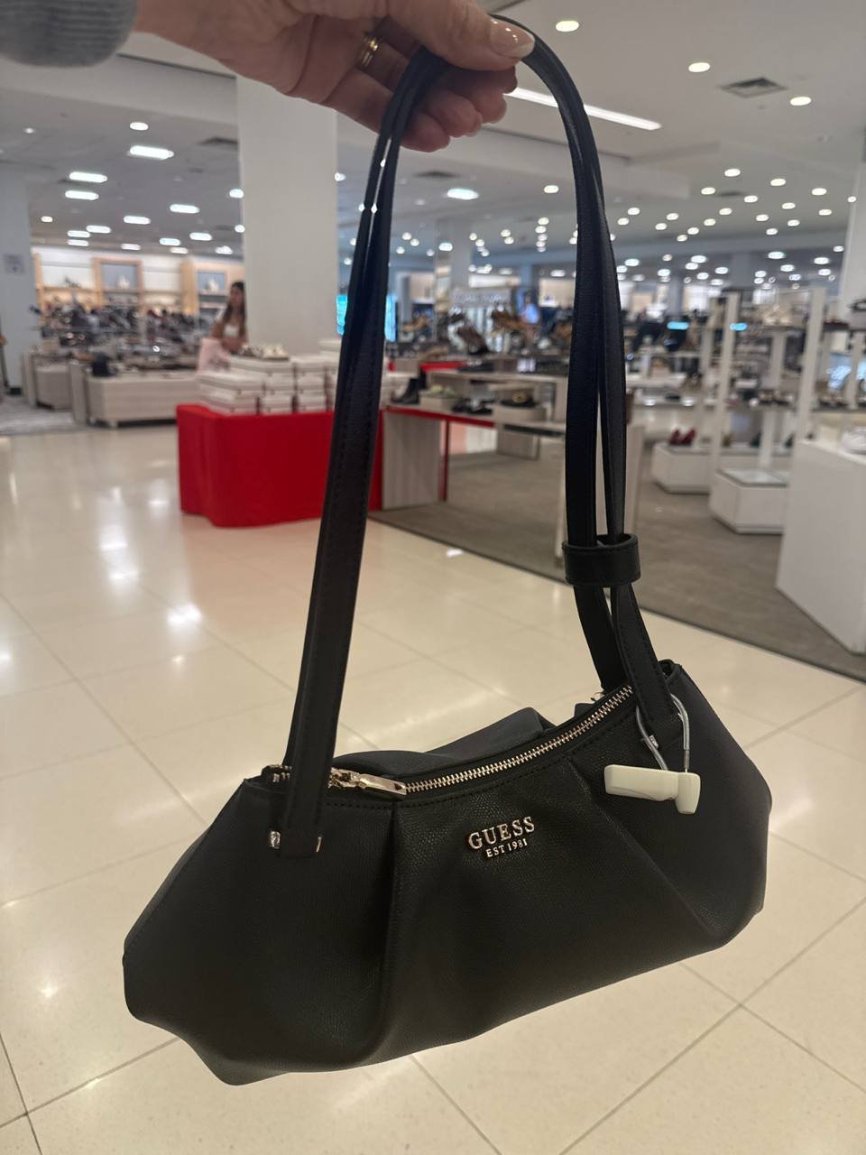 GUESS  média