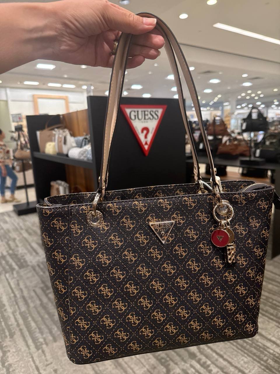 GUESS  média