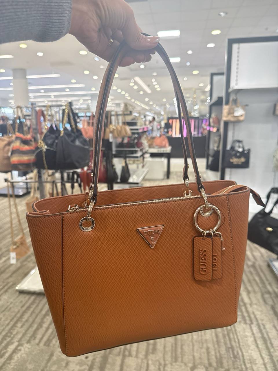 GUESS  Média