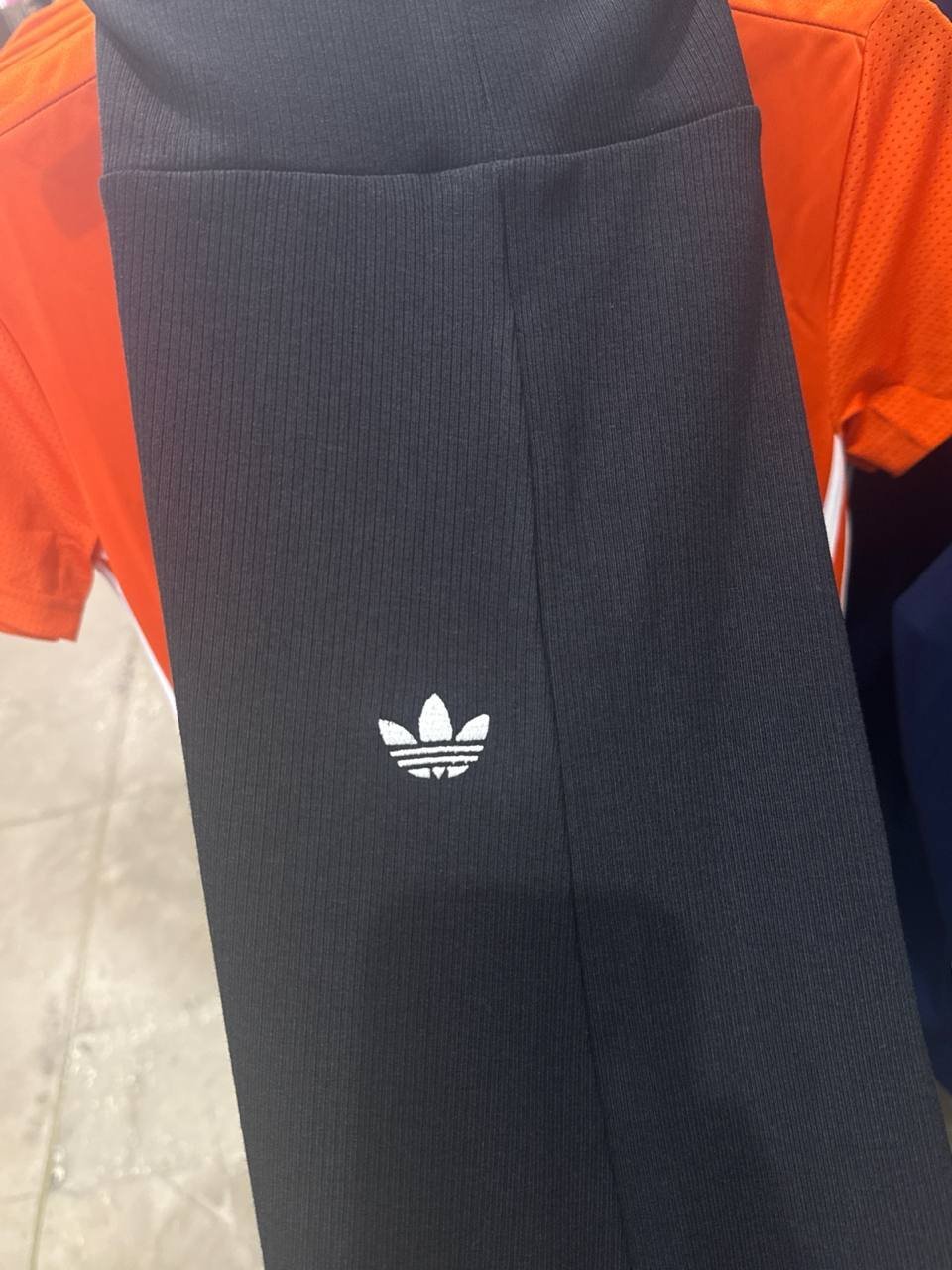 calça malha canelada
