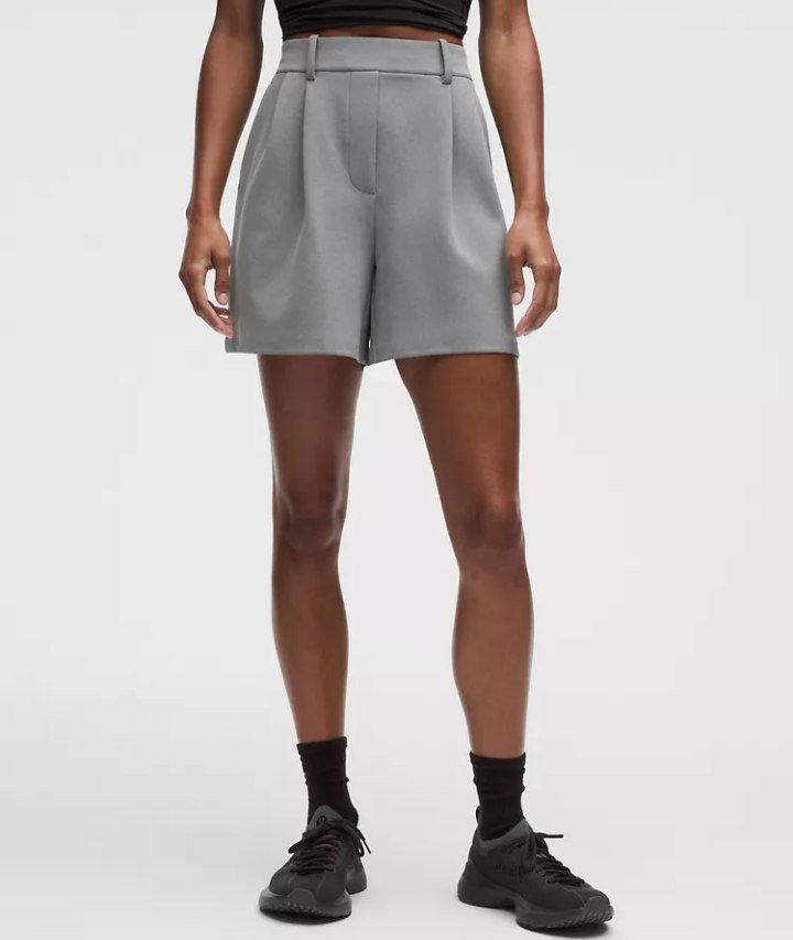 Daydrift High-Rise Pleated Short 5" Twill