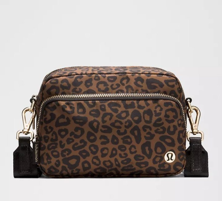 Everywhere Crossbody Bag 2L Metal Hardware