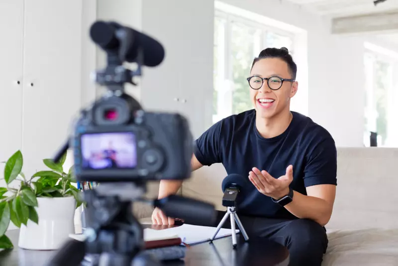 guy vlogging