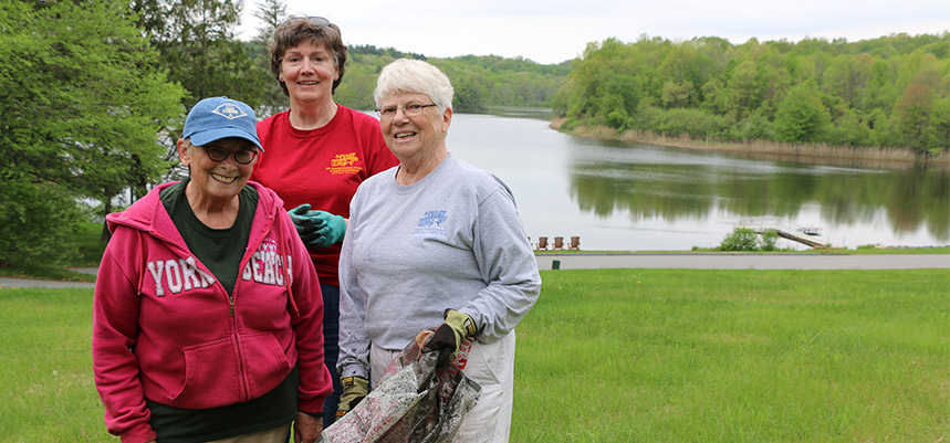 Congregational Church of South Glastonbury Volunteer for Salvation Army in Connecticut