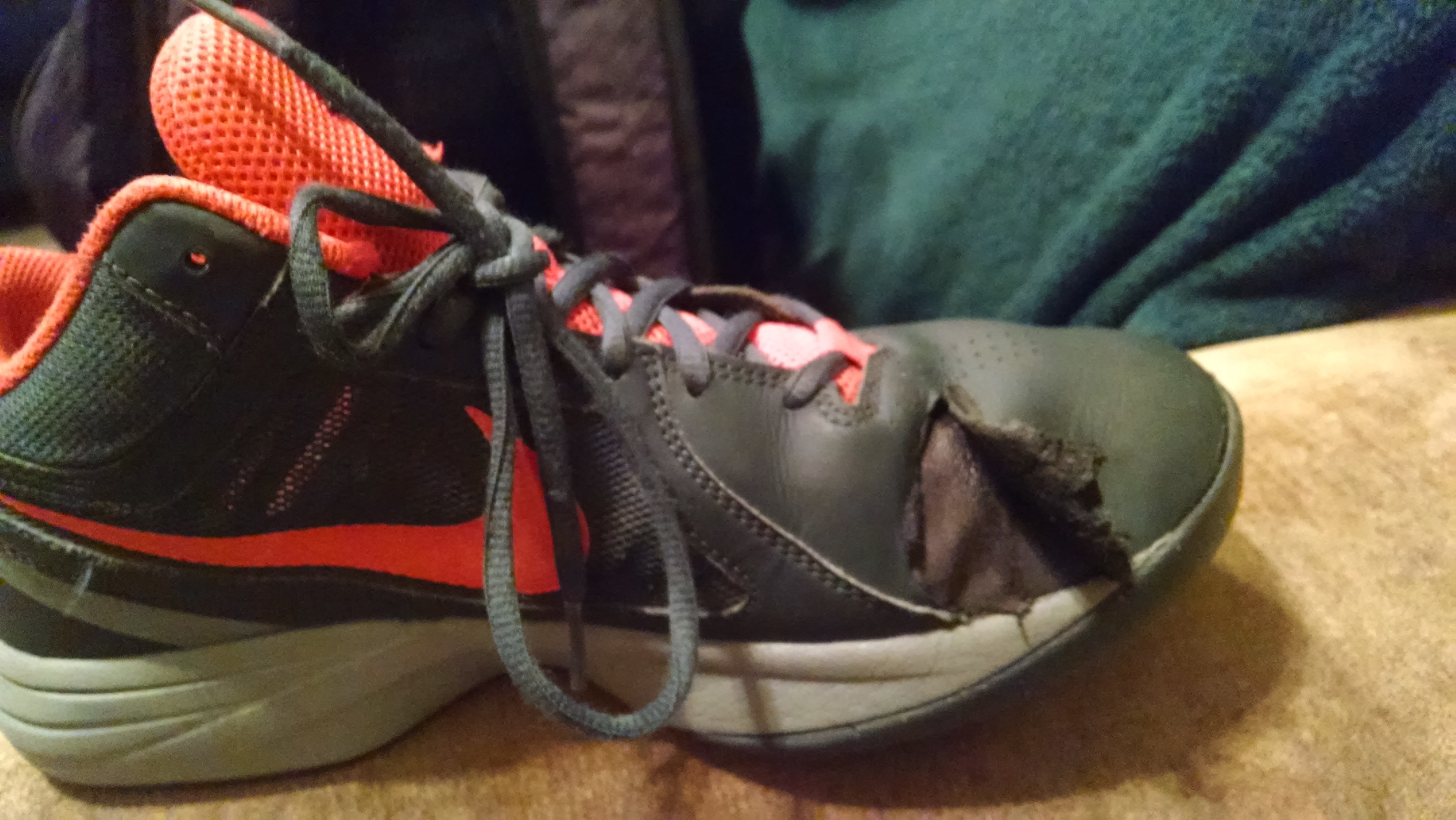 nike shoes tearing up