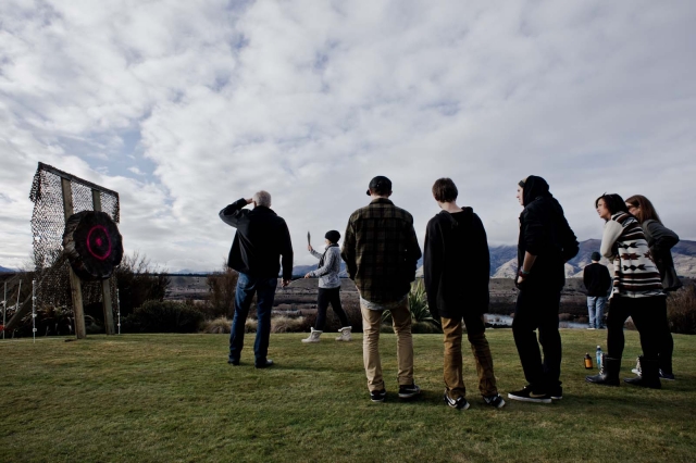 knifethrowing_highfives2012_blotto_6386.jpg