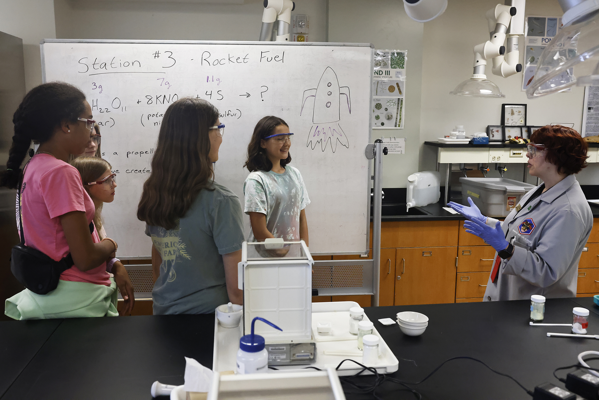 Approximately 50 fifth graders from the West Point Elementary School took a field trip to Bartlett Hall May 29 to experience a science adventure with professors and instructors from the Chemistry and Life Sciences (CLS) and Physics and Nuclear Engineering (PANE) Departments.  (Photo by Eric S. Bartelt/USMA PAO)
