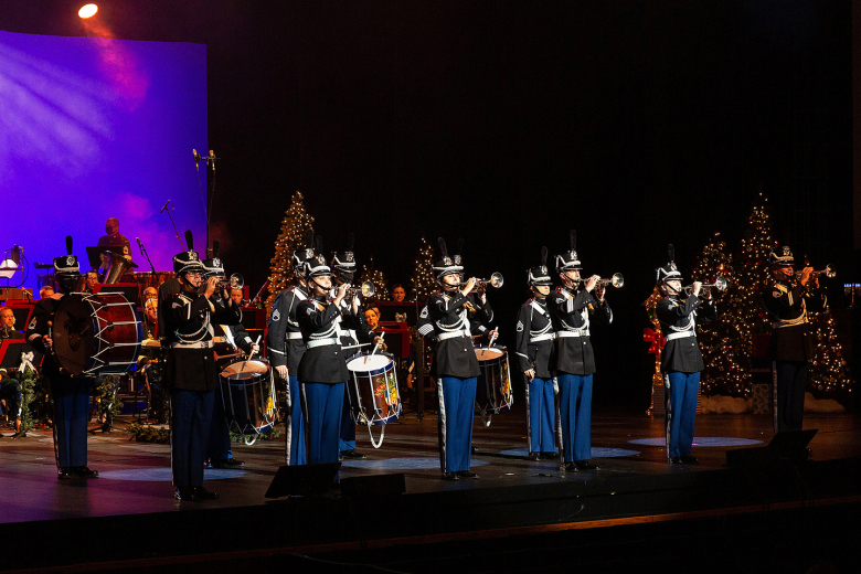 The West Point Band presented its annual West Point Holiday Show on Dec. 4-5 at Eisenhower Hall Theatre. The show featured a variety of seasonal hits from classic carols to contemporary jingle-bell-rock ʽn’ roll. (Photos by Staff Sgt. Chrissy Rivers)