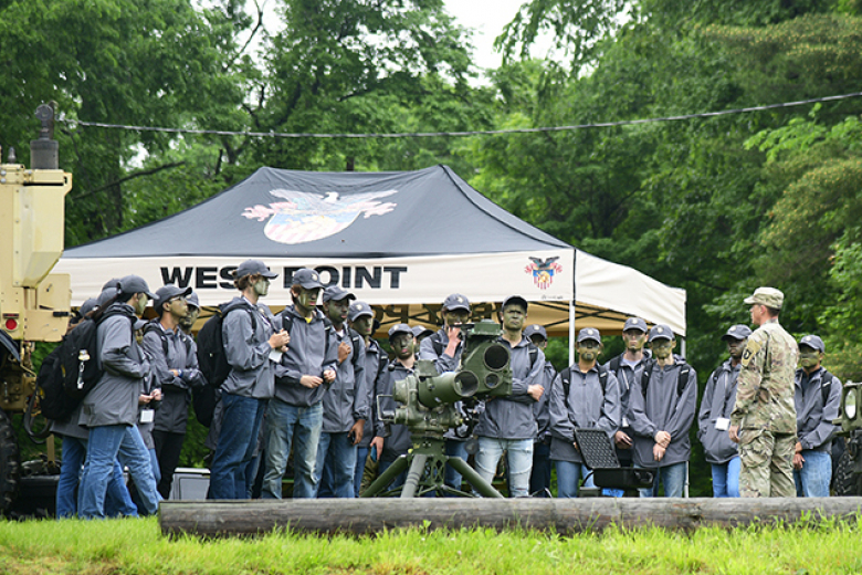 Between May 28-June 10, the West Point Summer Leaders Experience provided rising high school seniors with two, weeklong immersions into the academic, military and social life of a cadet. At SLE, the candidates explored West Point from all angles, including its high-tech educational facilities, team-building athletic activities and realistic military training (above and right photos). SLE launched the U.S. Military Academyʼs Class of 2027 admissions cycle. More than 5,260 candidates applied for SLE with