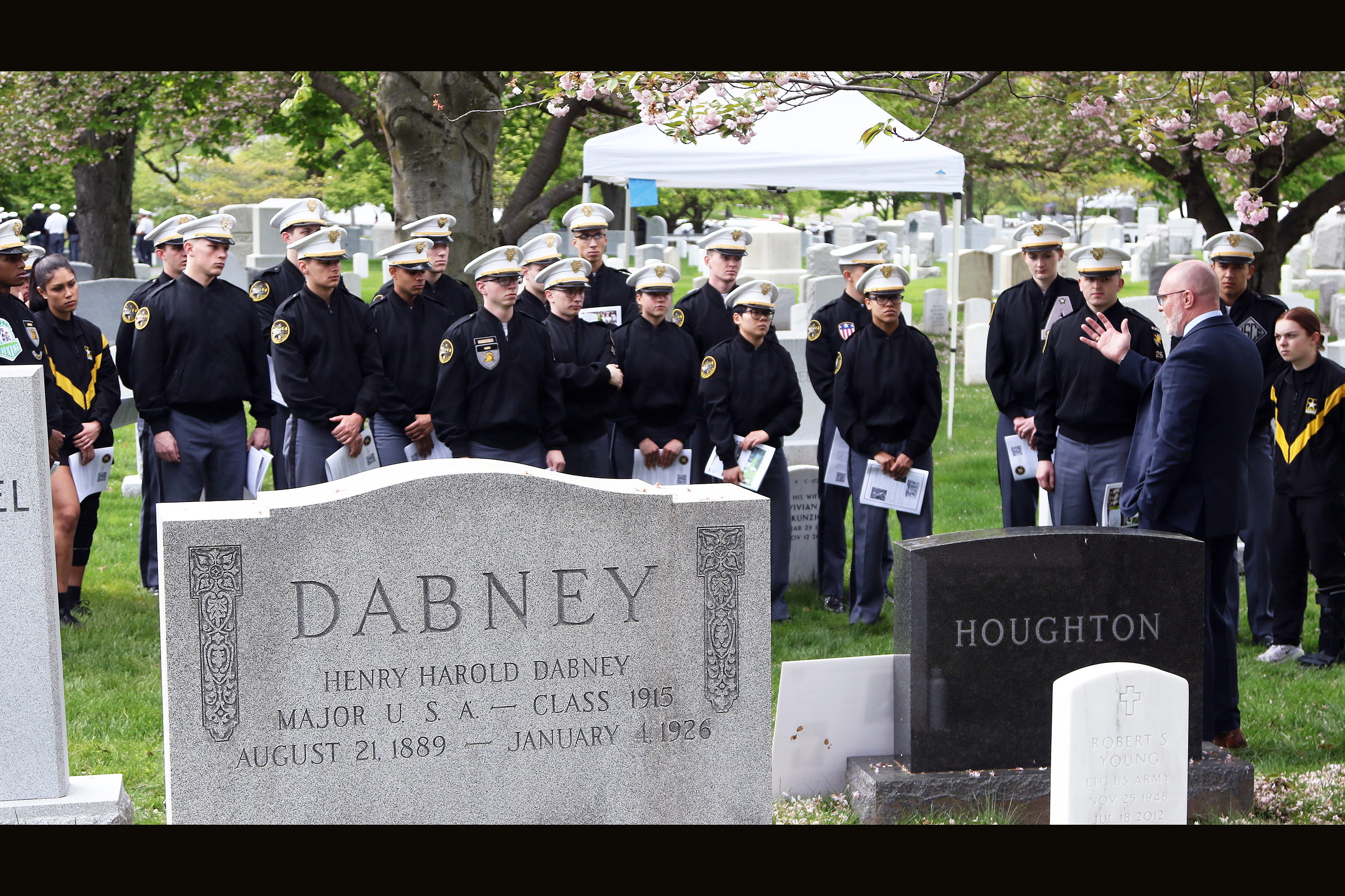 The Simon Center for the Professional Military Ethic hosted the “Inspiration to Serve” Cemetery Tour for the Class of 2025 Cadets on May 4 at the West Point Cemetery. The purpose of the annual tour is three-fold: to remember and honor fallen USMA graduates, to inspire cadets and strengthen their identities as members of the Long Gray Line, and to catalyze cadets’ reflection on their willingness to freely affirm their commitment to serve in the profession of arms, which the second-class cadets accomplish