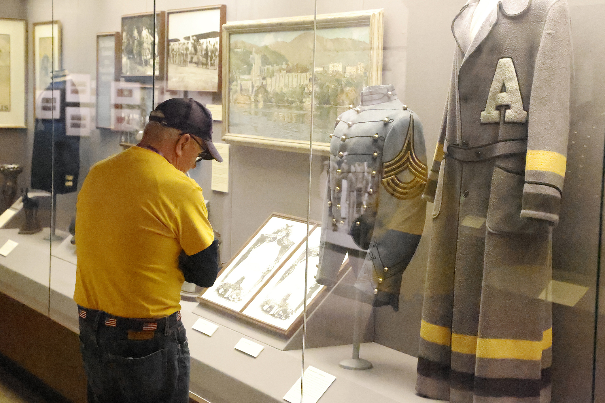 The U.S. Military Academy welcomed 38 Purple Heart recipients and their family and caregivers, about 90 total guests, during the Purple Heart Patriot Project venture to West Point on Sept. 21. Organized and sponsored by the National Purple Heart Honor Mission, the non-profit organization works to promote the National Purple Heart Hall of Honor in New Windsor, N.Y.   (Photo by Eric S. Bartelt/PV)