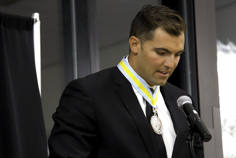 Alejandro Villanueva gives his remarks as the guest speaker for the 2023 Infantry Ball.