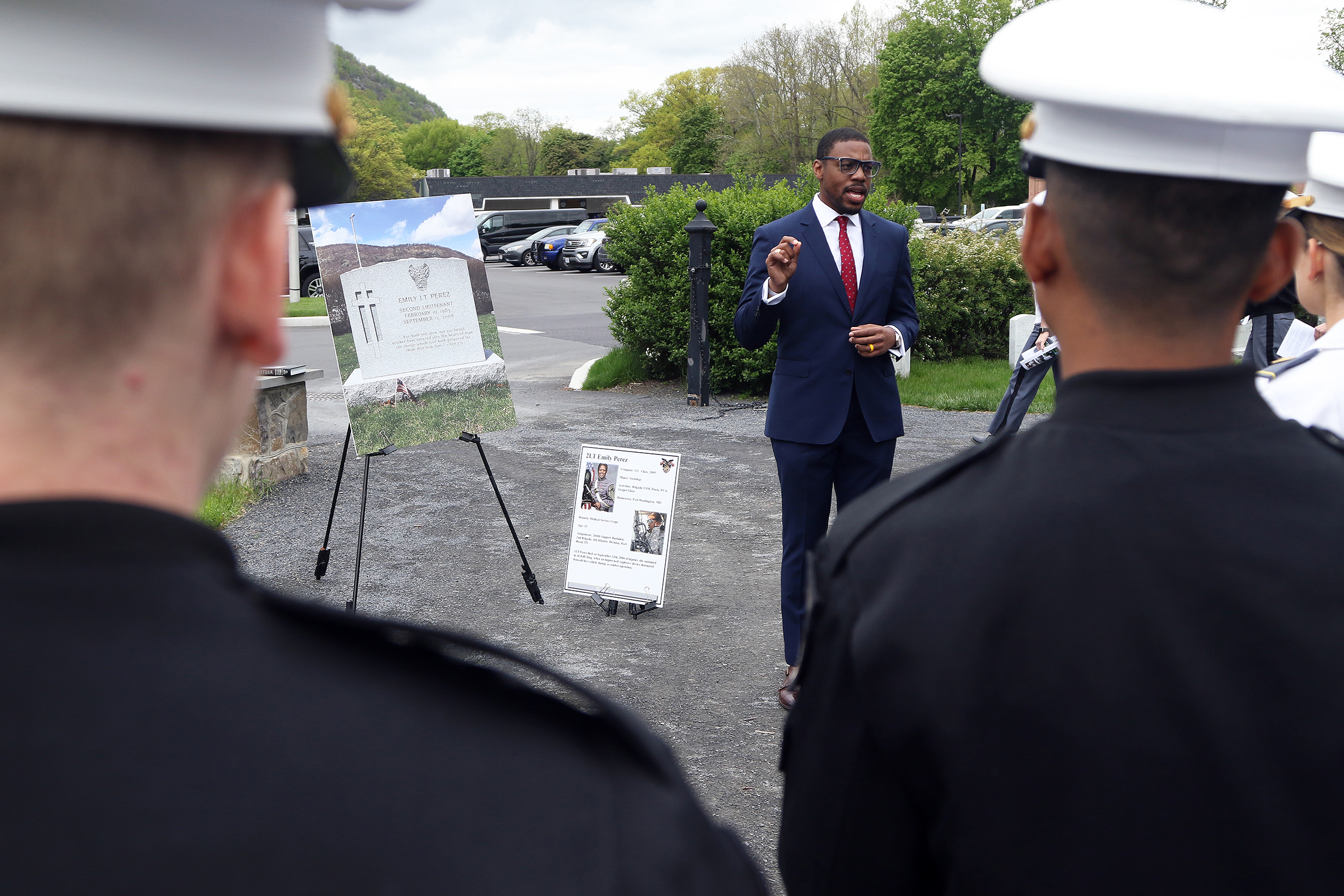 The Simon Center for the Professional Military Ethic hosted the “Inspiration to Serve” Cemetery Tour for the Class of 2025 Cadets on May 4 at the West Point Cemetery. The purpose of the annual tour is three-fold: to remember and honor fallen USMA graduates, to inspire cadets and strengthen their identities as members of the Long Gray Line, and to catalyze cadets’ reflection on their willingness to freely affirm their commitment to serve in the profession of arms, which the second-class cadets accomplish eac