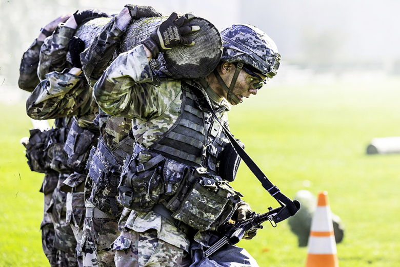 Company mates haul a giant log across The Plain during the Crucible event. Fall Sandhurst includes all 36 cadet companies who compete for one of the 12 spots in the Spring Sandhurst Competition held in April. 