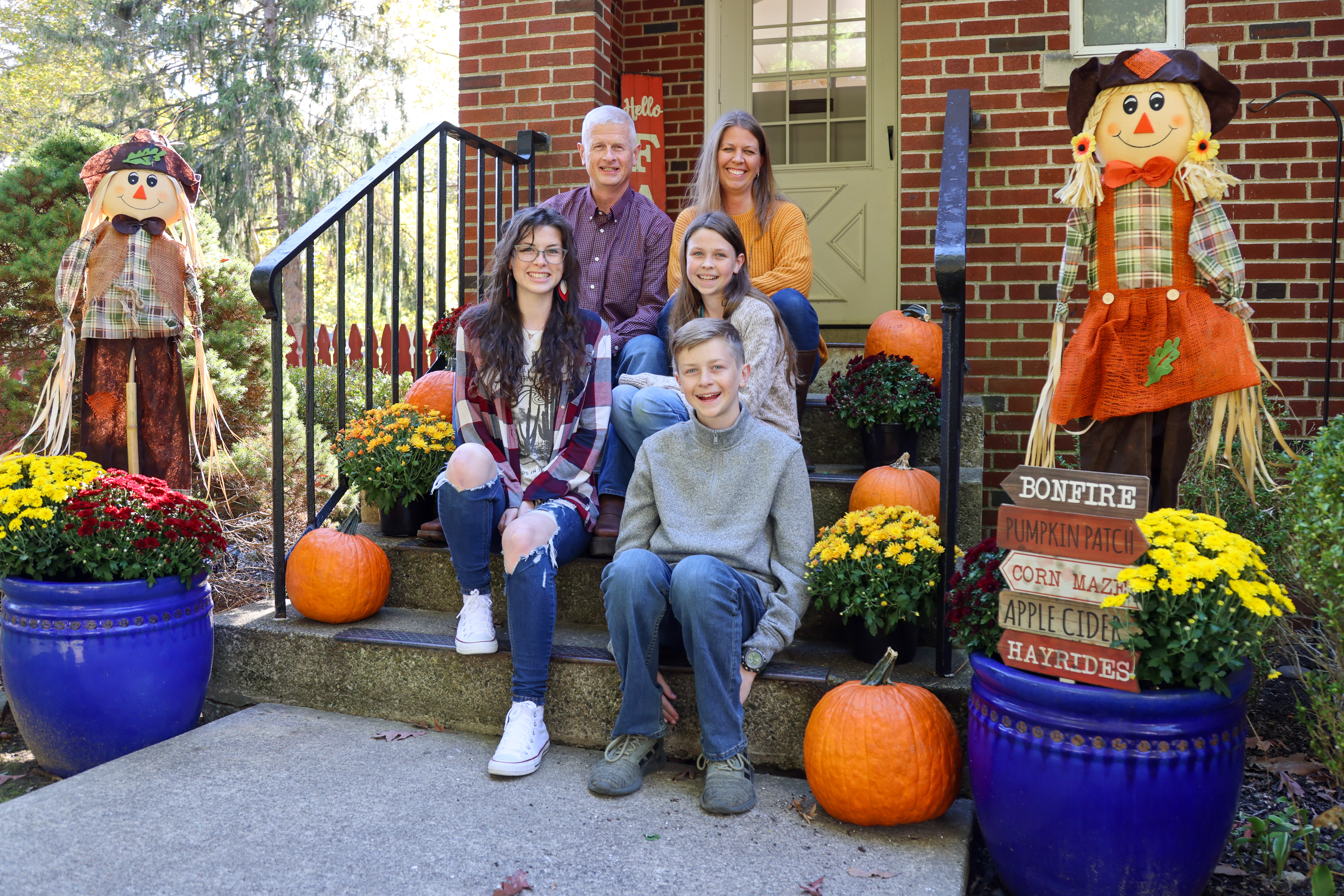 In a distinguished ceremony at the Association of the United States Army’s 2023 Annual Meeting and Exposition, Lt. Col. Robert “Jody” Shipley, joined by his wife Emily and their children Grace, Gage, and Hailey, received the esteemed title of AUSA Volunteer Family of the Year for their exceptional dedication to volunteering in and around Fort Cavazos, Texas.  The West Point community gained a wonderful team, as Shipley arrived in mid-August and serves as the Deputy Commander for Quality and Safety at Keller