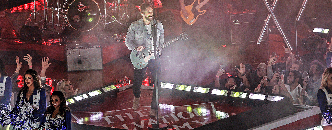 Thomas Rhett kicks off the <br>2017 Red Kettle campaign at the <br>Cowboy's Thanksgiving game Image