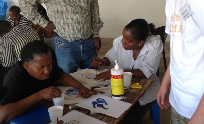Peter with workshop participants and Thapong Visual Arts Centre Director