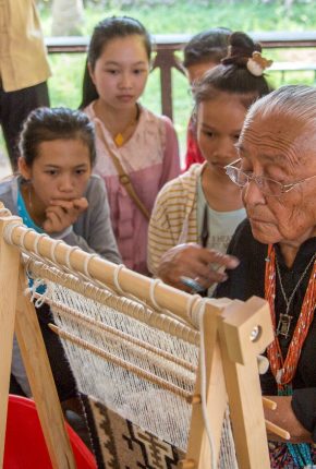 vientiane-navajo-weavers