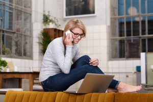 A student chats with a classmate from an online course.