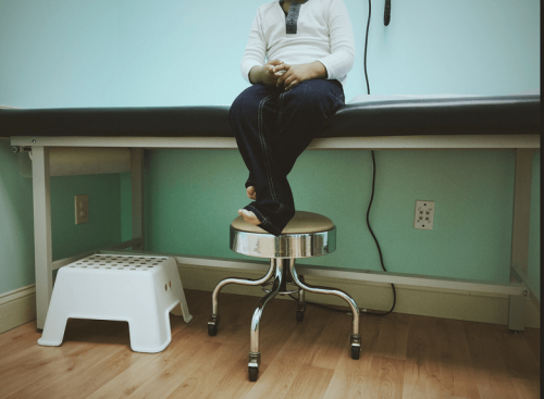 A patient waits to see an FNP.