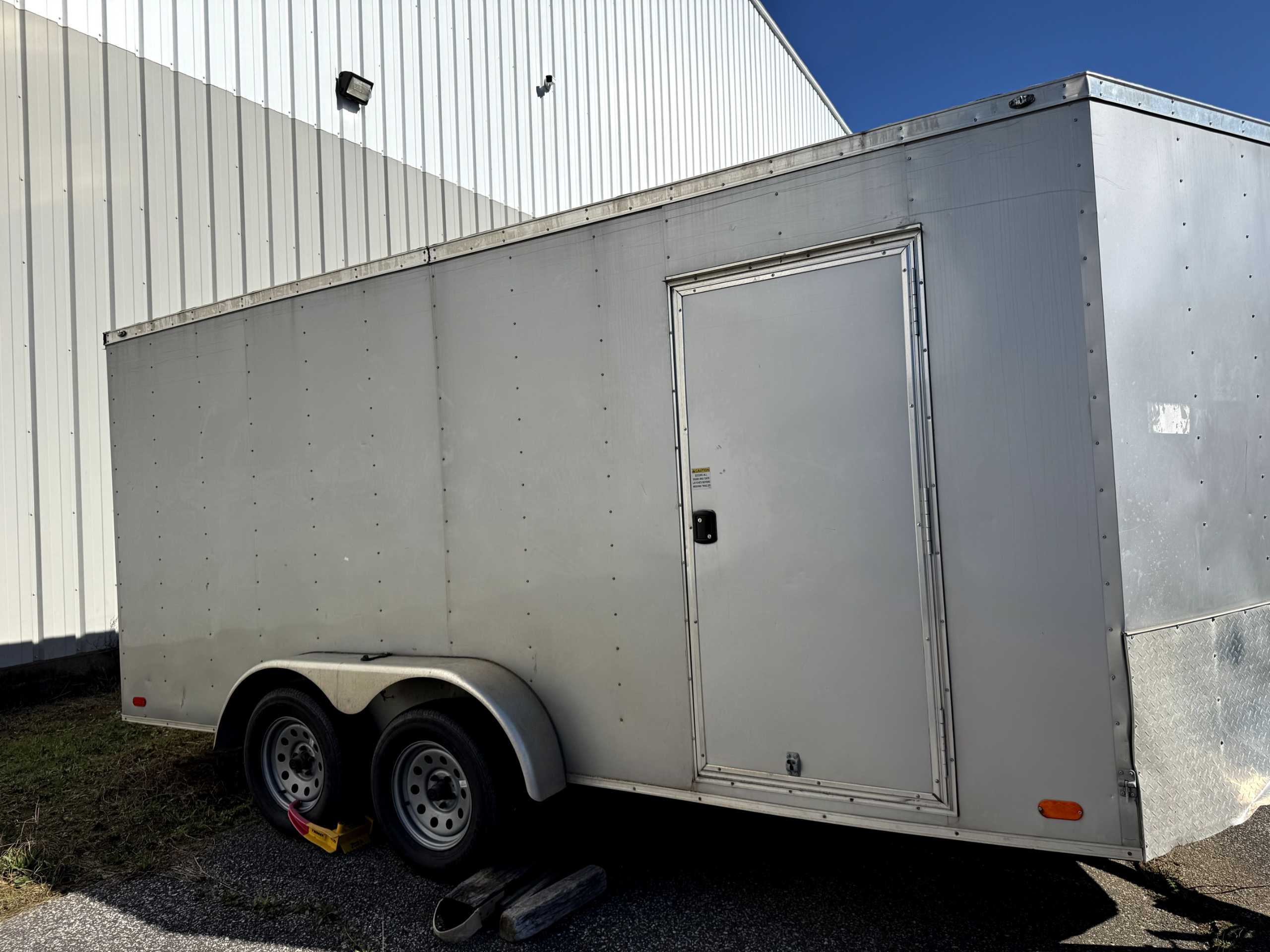 2023 DETRO TRAILERS LLC XL SE ENCLOSED RAMP DOOR TRAILER