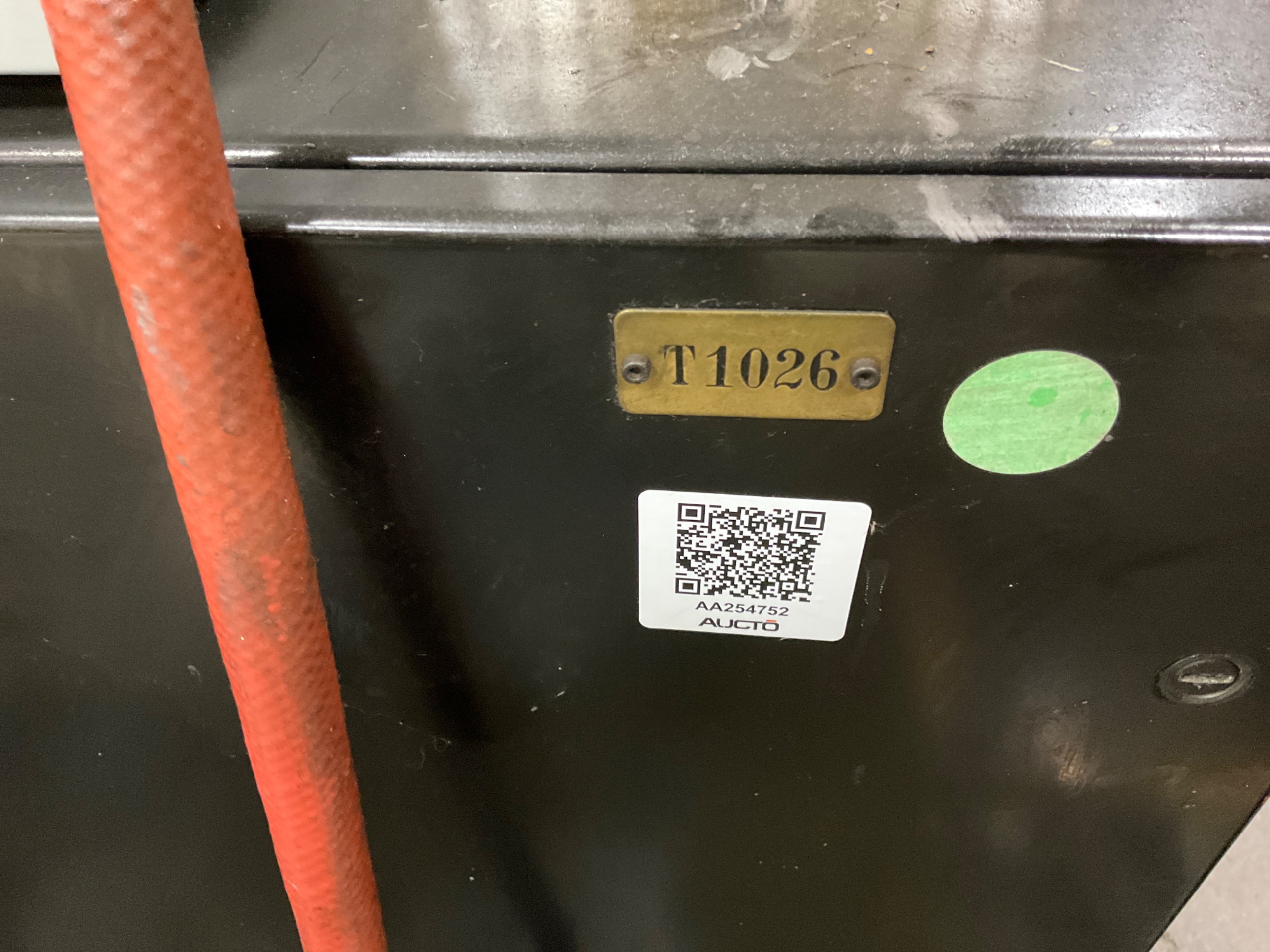 Instocker IN-STOCKER For Sale | Aucto
