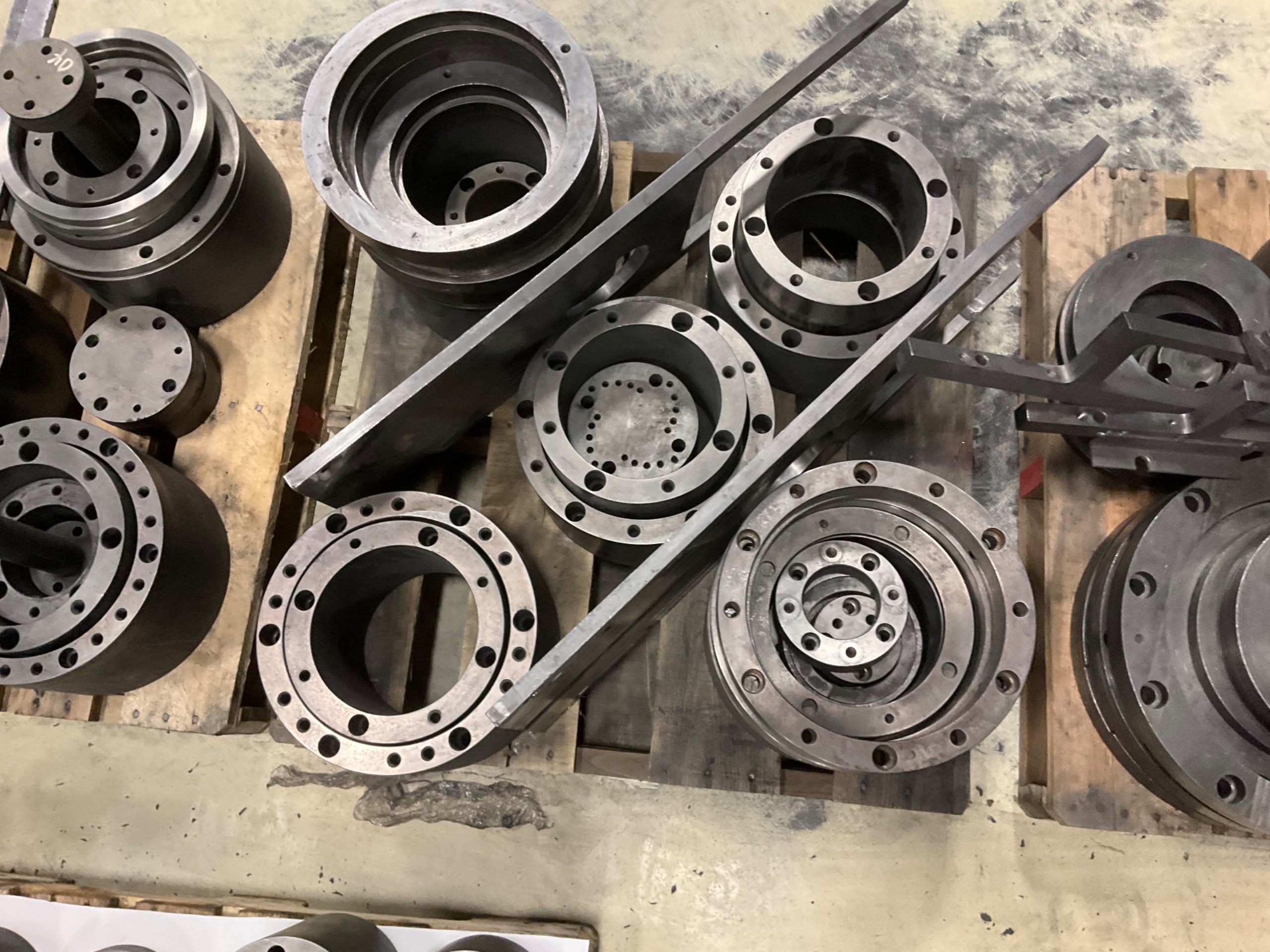 BULK QTY OF TOOLING FOR CINCINNATI 220-DCII-6 PRESS