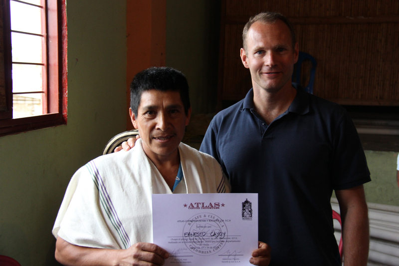 Craig_(of_atlas_coffee)_presenting_ernesto_with_the_top_prize!