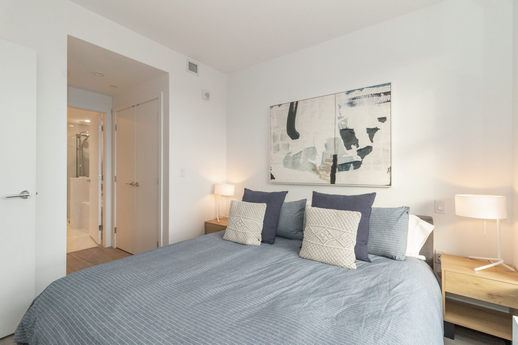 The Moodyville Suite 2 Bedroom for Rent in North Vancouver