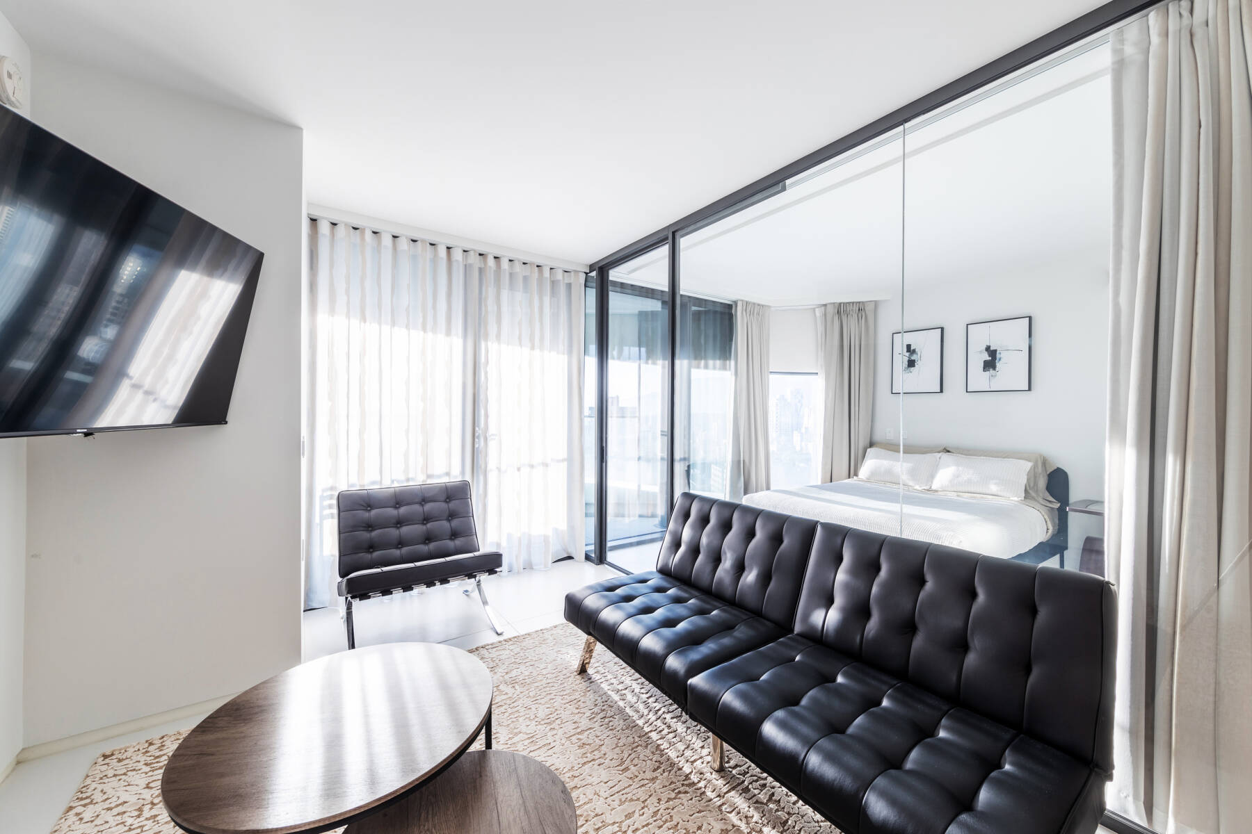 Modern 1BR w/ Views in Downtown