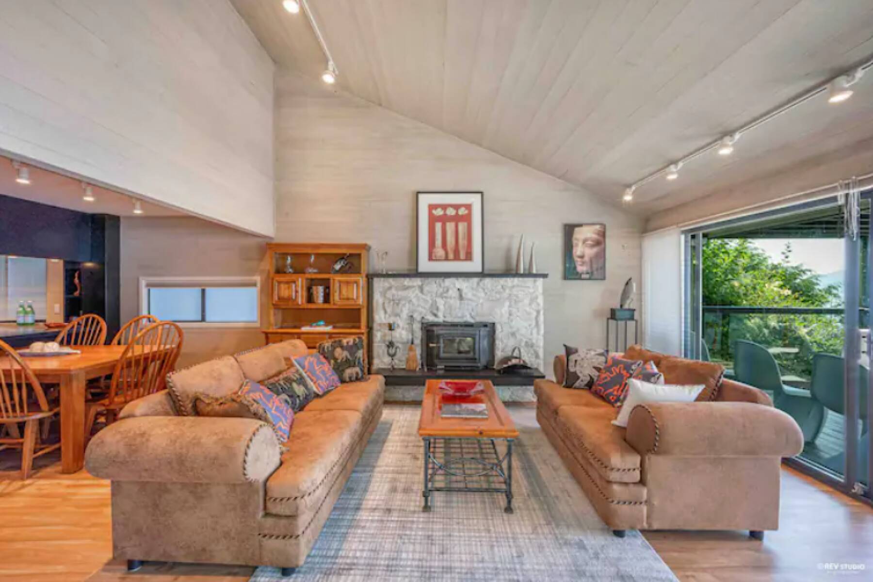 Waterfront West Van Cottage, 3 Bed, 2 Bath, Howe Sound Views