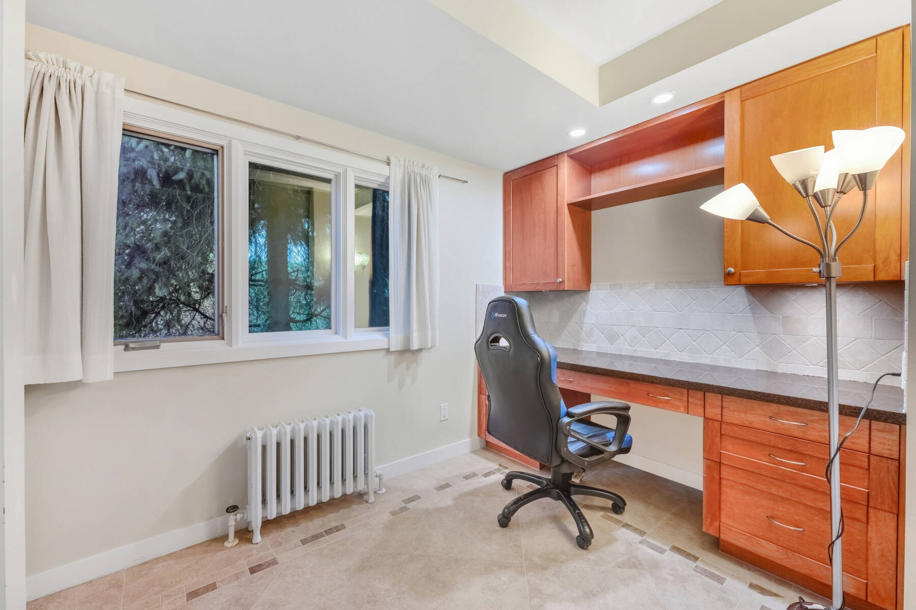 Location! Spacious suite near Dundarave and Waterfront