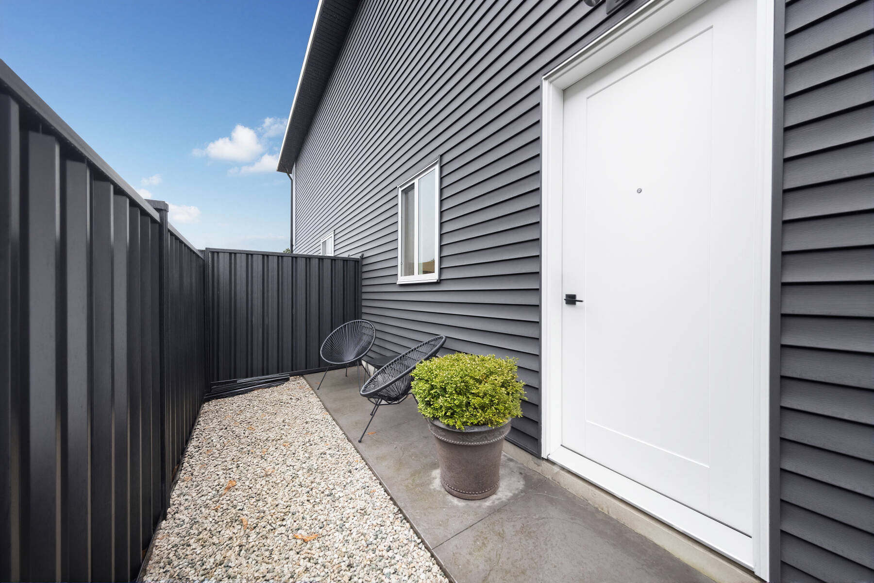 Bright & Modern 1-Bedroom Suite