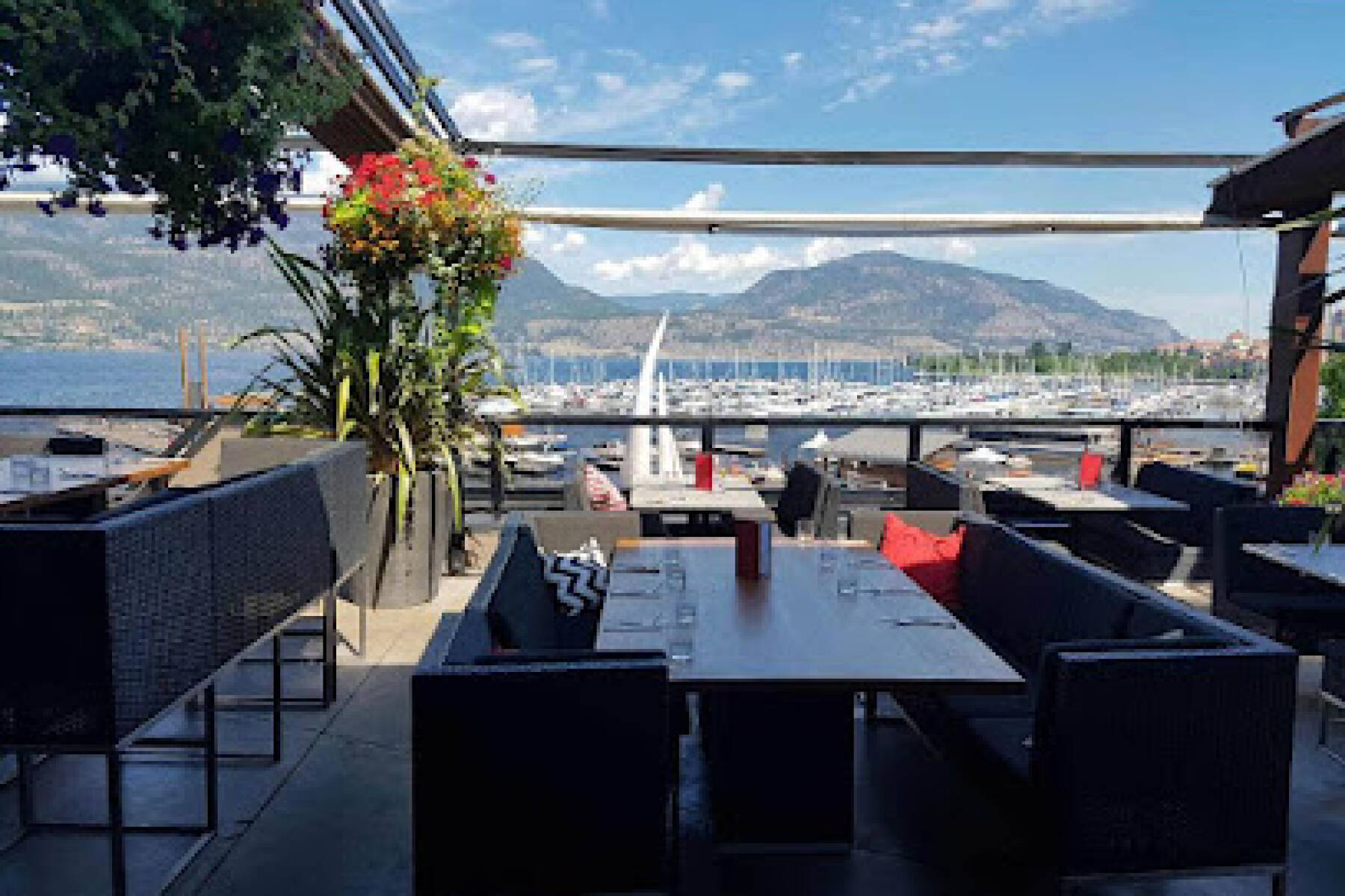 New Modern Lakefront Condo with stunning Water View