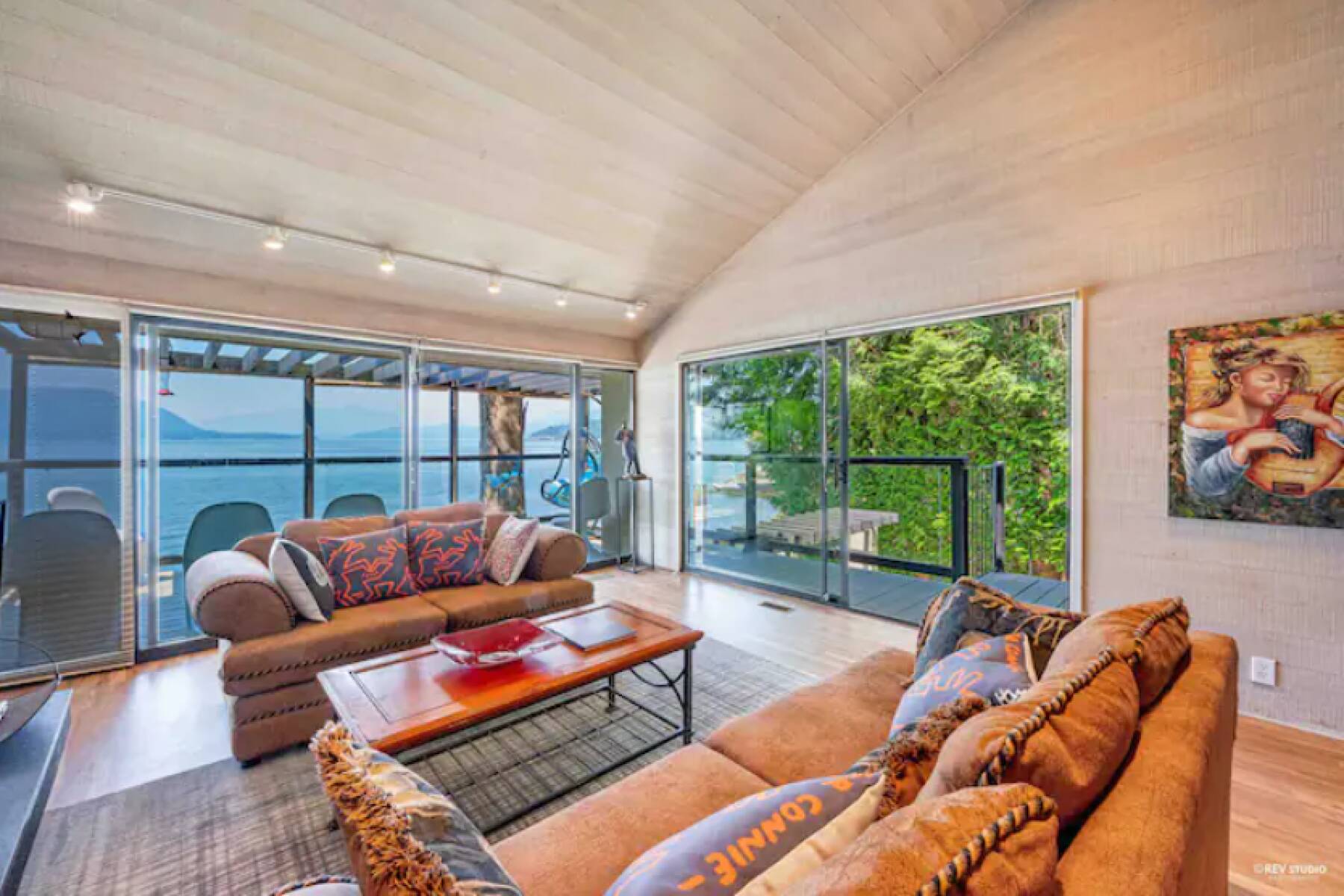 Waterfront West Van Cottage, 3 Bed, 2 Bath, Howe Sound Views