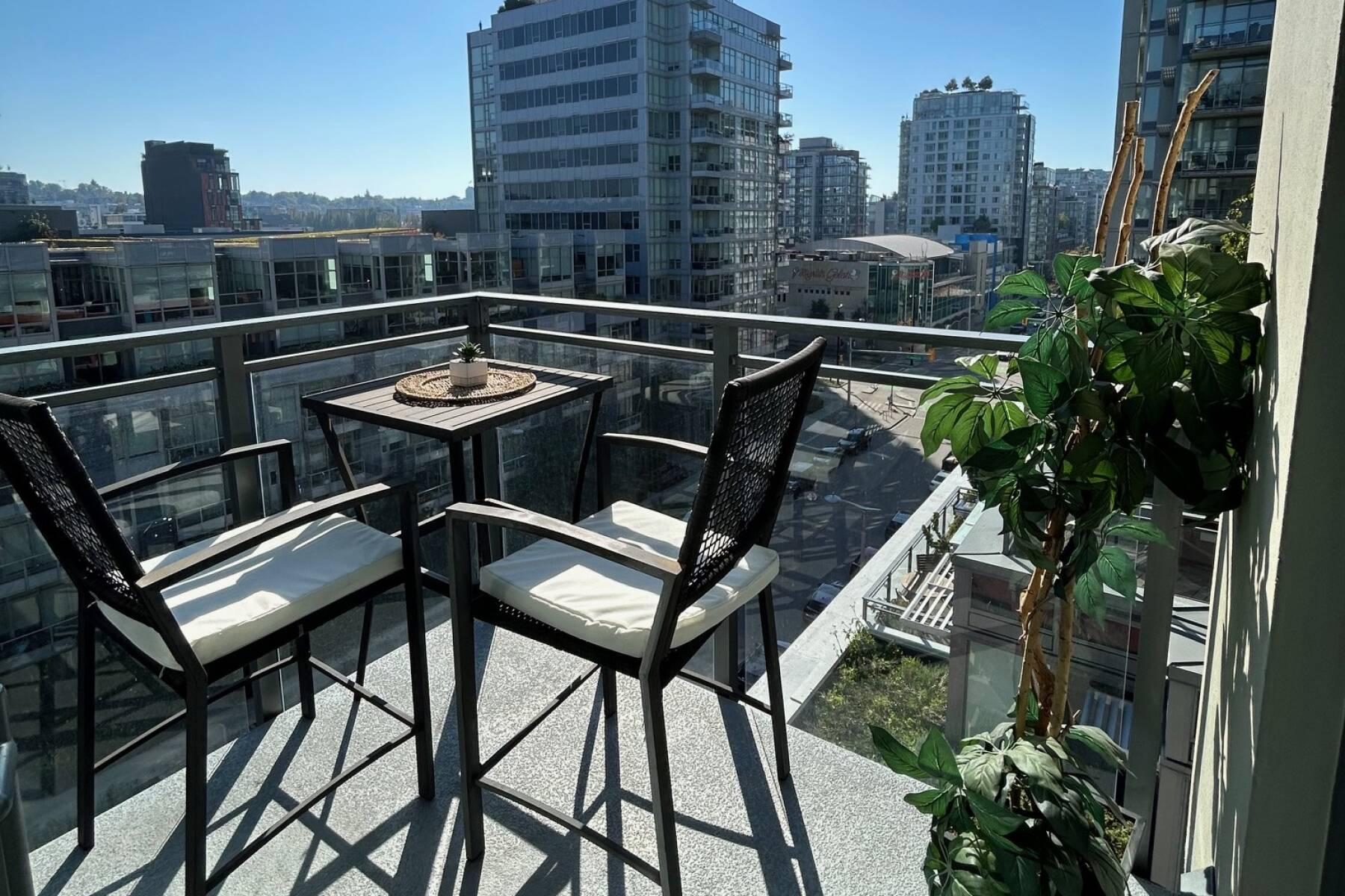 Furnished 1Bed + Office + Den in Olympic Village